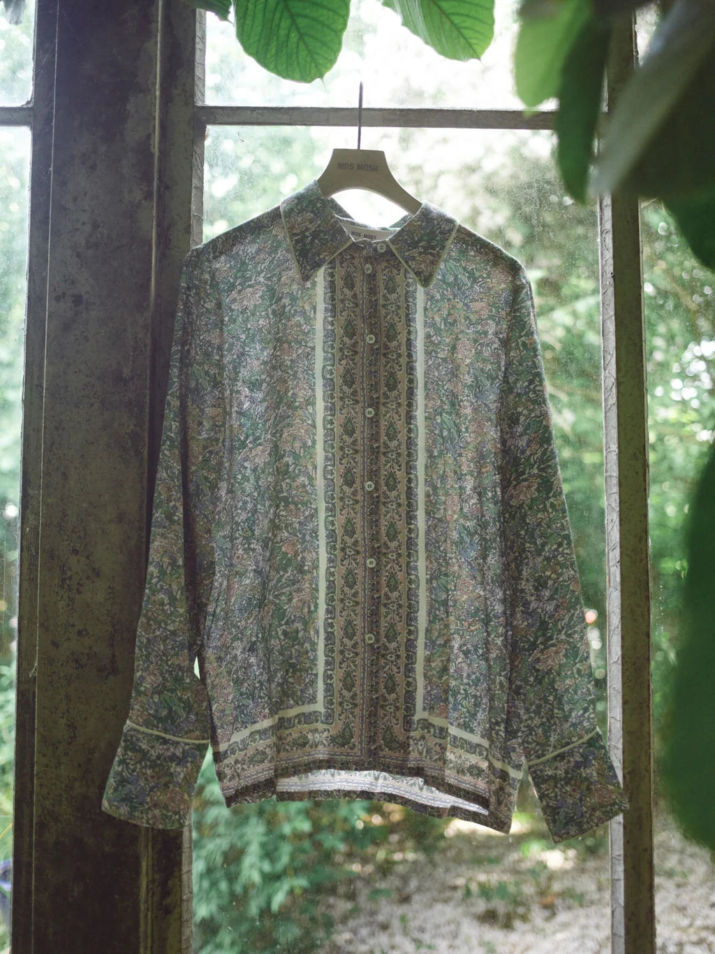 MOS MOSH KANA FLOWISH ORCHID SHIRT