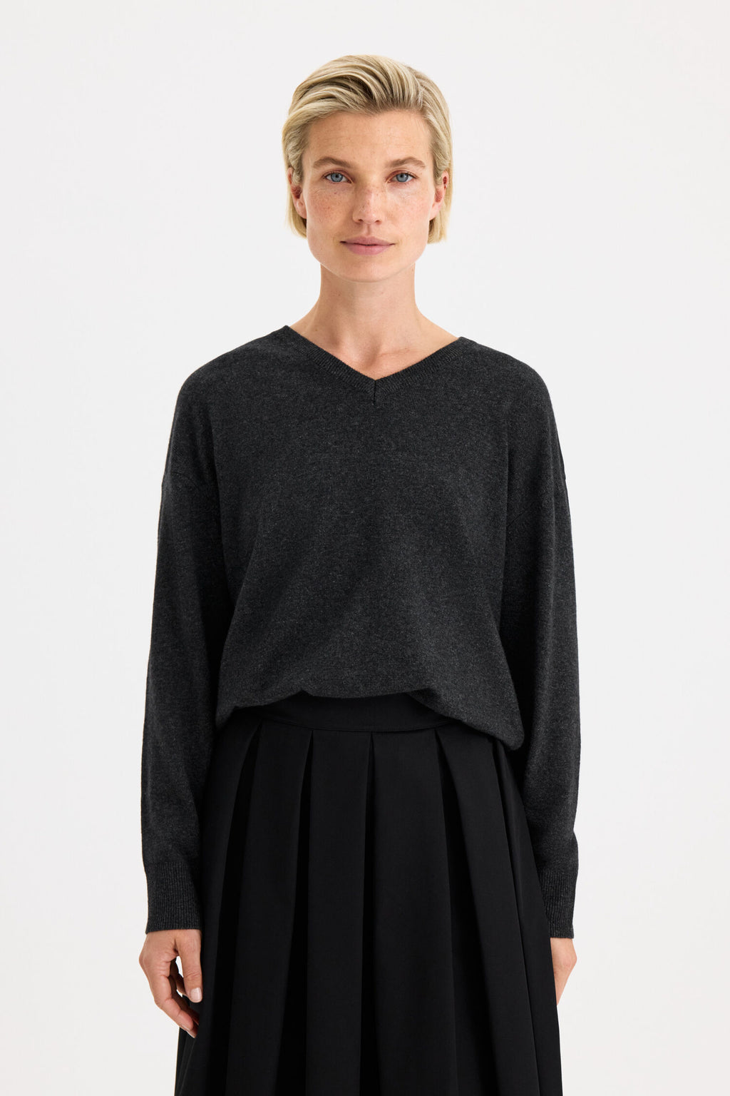 FILIPPA K SOFT WOOL V-NECK