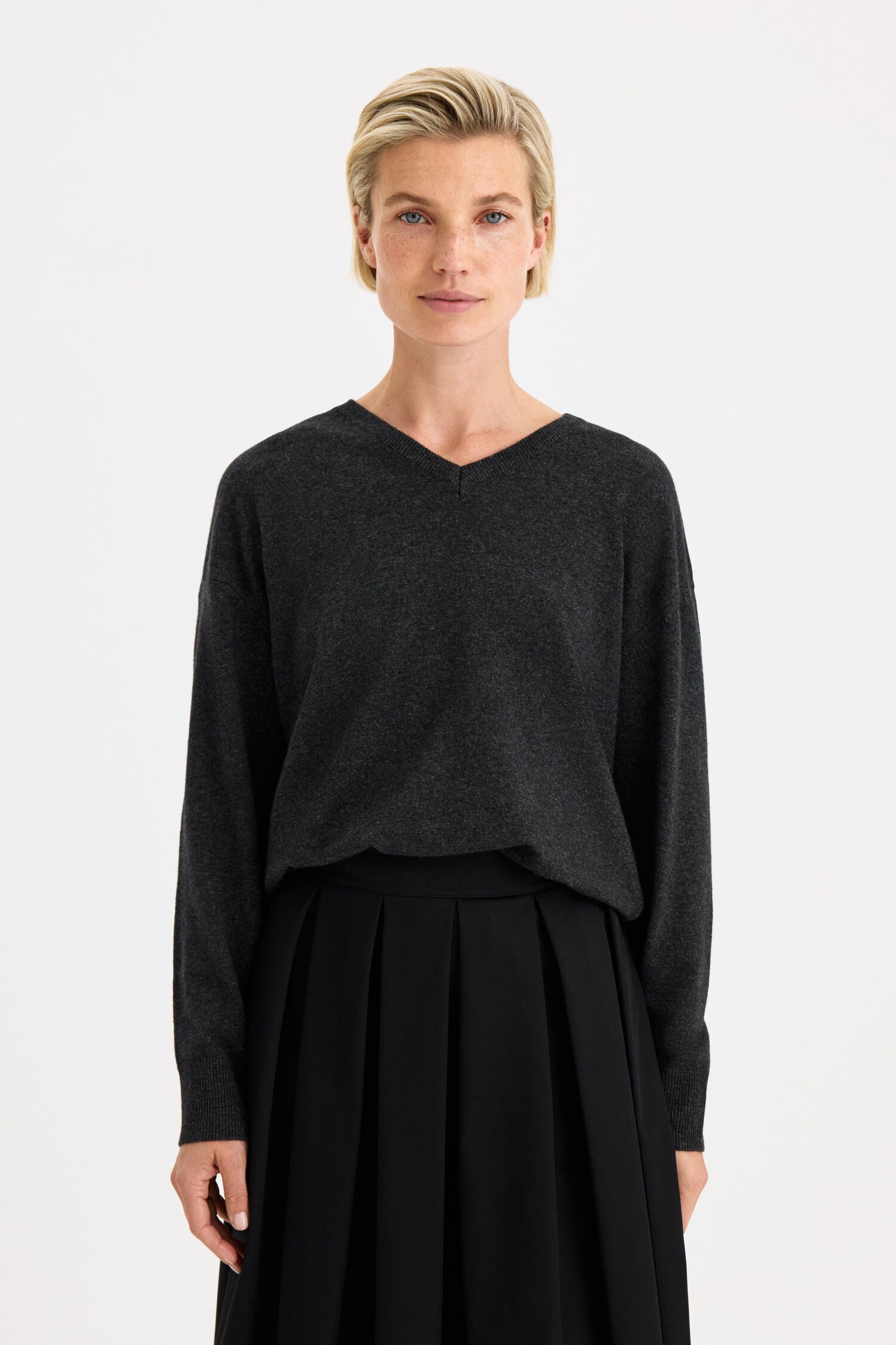FILIPPA K SOFT WOOL V-NECK