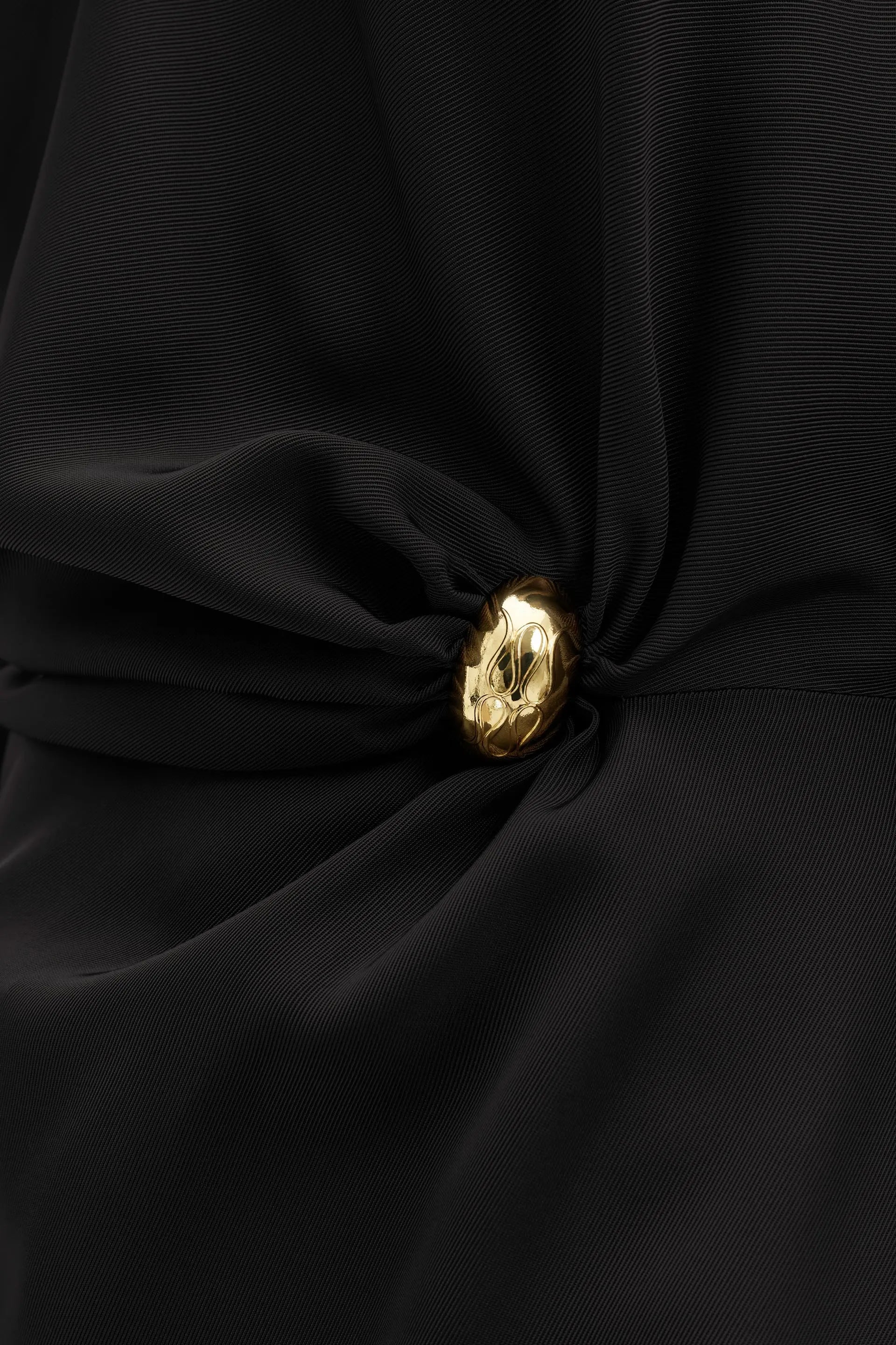 MALINA ZILLA BROOCH DETAILED BLOUSE